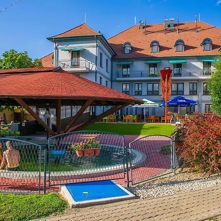 Kamilla Hotel 4*