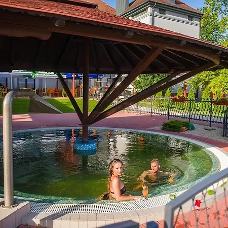 Kamilla Hotel 4*